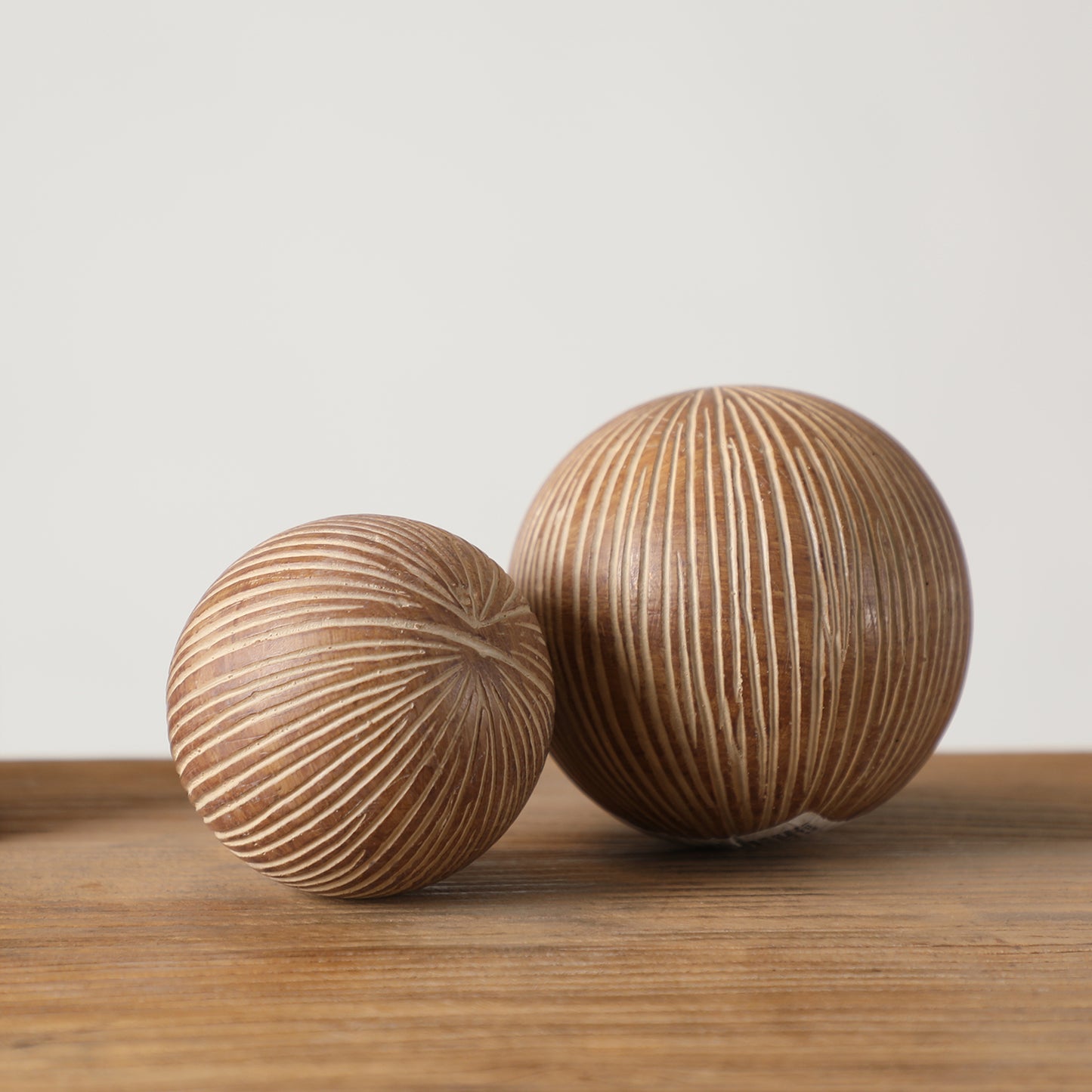 Regal Glow Decorative Spheres - Ouhout